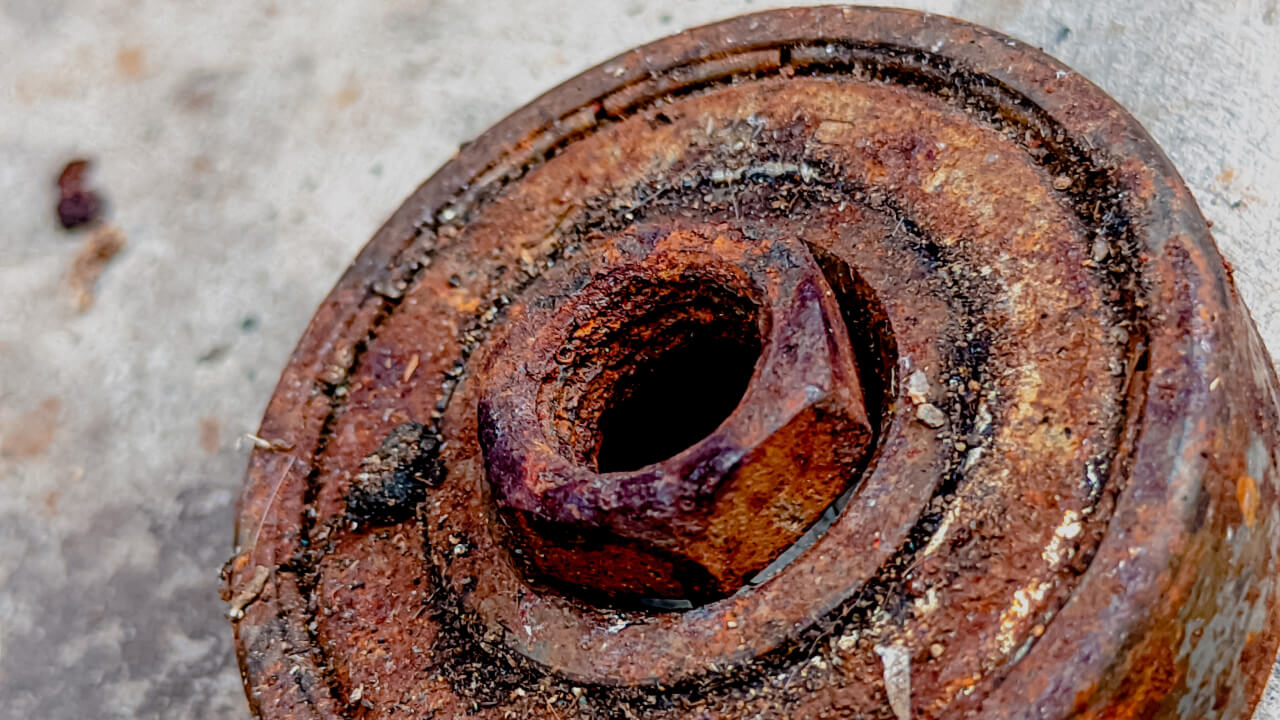 Compreenda o que é corrosão e quais são os impactos dela na manutenção